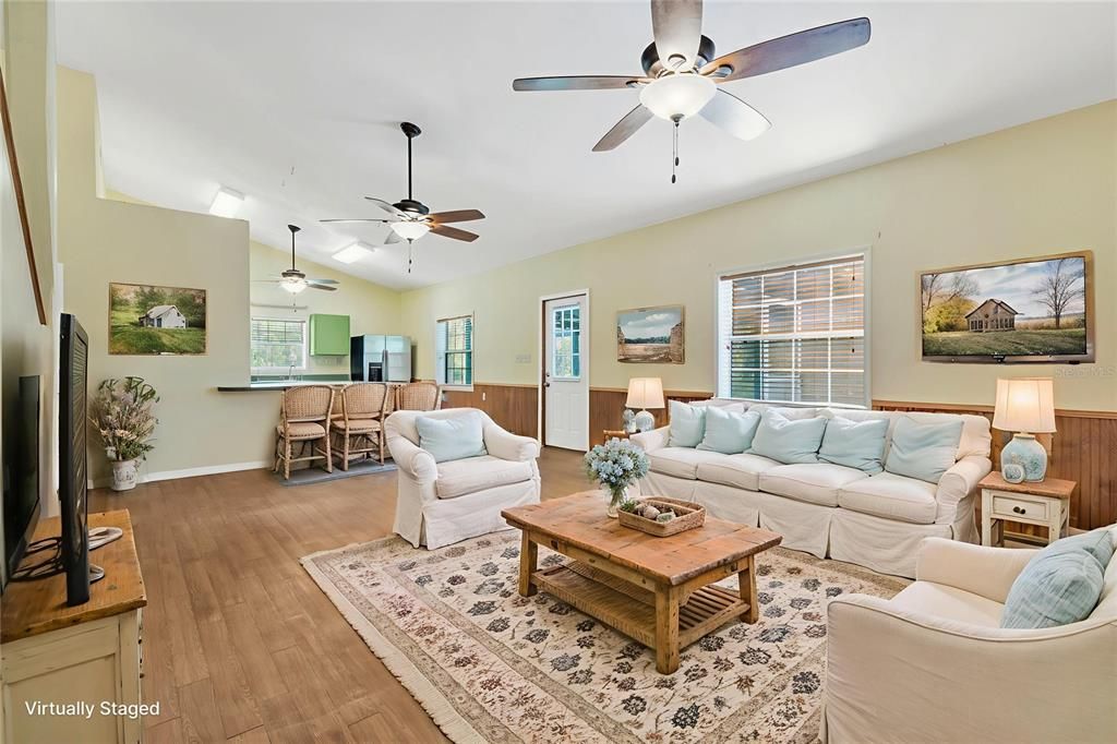 For Sale: $850,000 (4 beds, 1 baths, 2561 Square Feet)