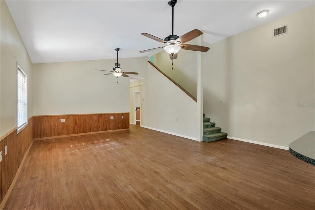 For Sale: $850,000 (4 beds, 1 baths, 2561 Square Feet)