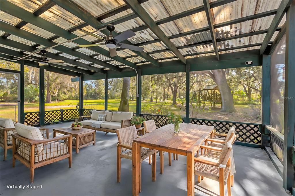 For Sale: $850,000 (4 beds, 1 baths, 2561 Square Feet)