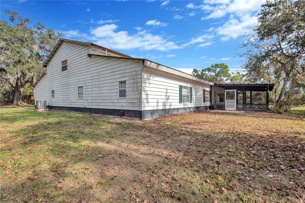 For Sale: $850,000 (4 beds, 1 baths, 2561 Square Feet)