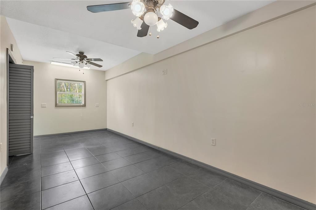 For Sale: $850,000 (4 beds, 1 baths, 2561 Square Feet)