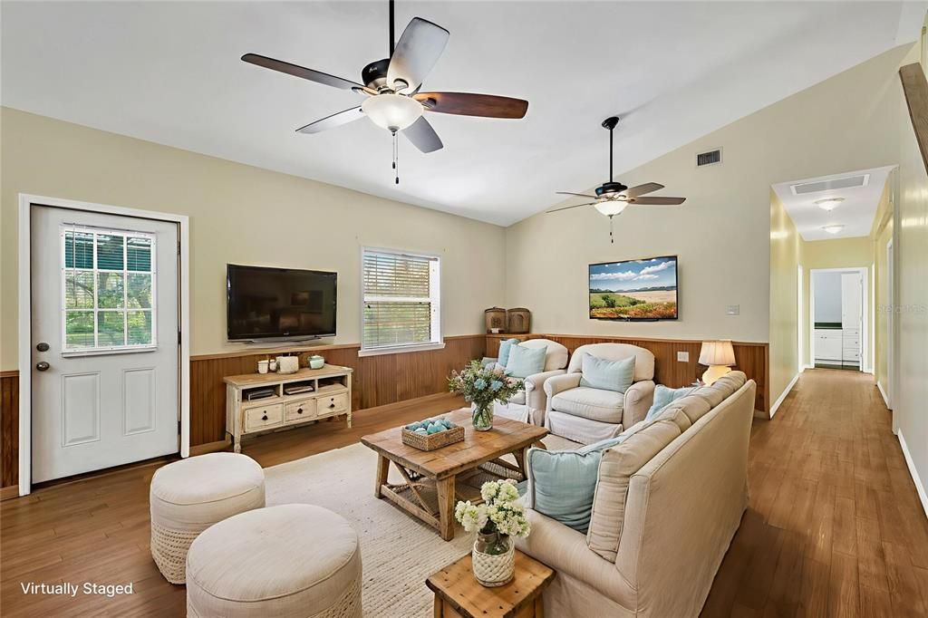 For Sale: $850,000 (4 beds, 1 baths, 2561 Square Feet)