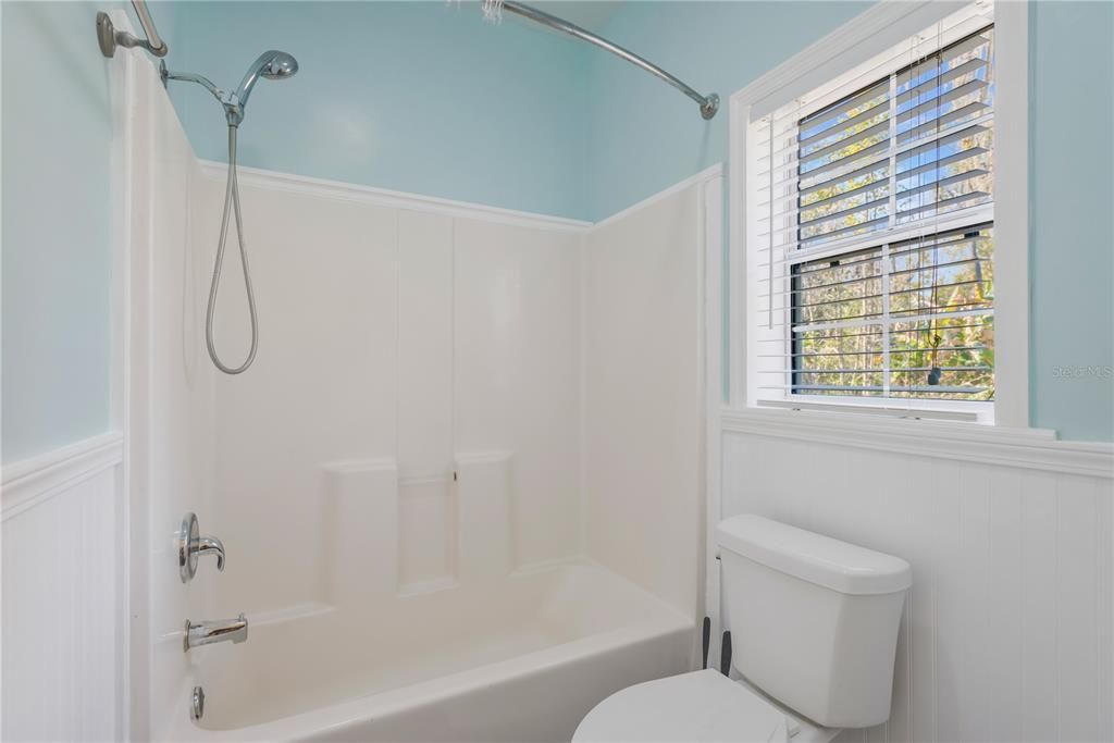 For Sale: $850,000 (4 beds, 1 baths, 2561 Square Feet)