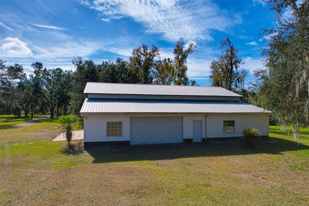 For Sale: $850,000 (4 beds, 1 baths, 2561 Square Feet)