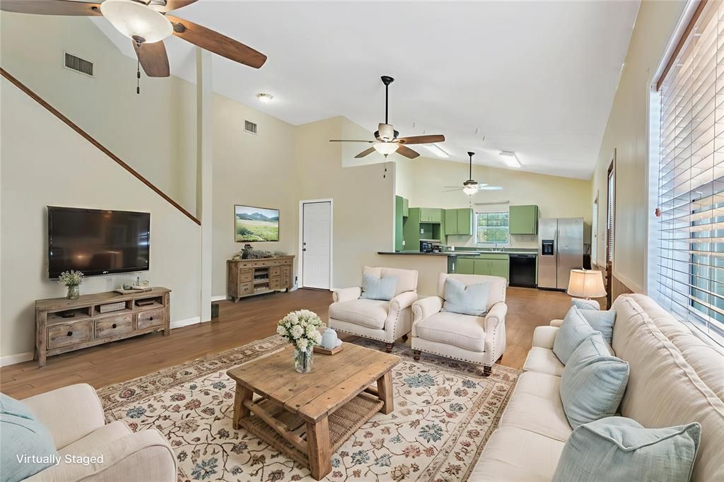 For Sale: $850,000 (4 beds, 1 baths, 2561 Square Feet)