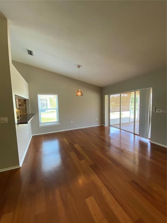 В аренду: $2,250 (3 спален, 2 ванн, 1372 Квадратных фут)