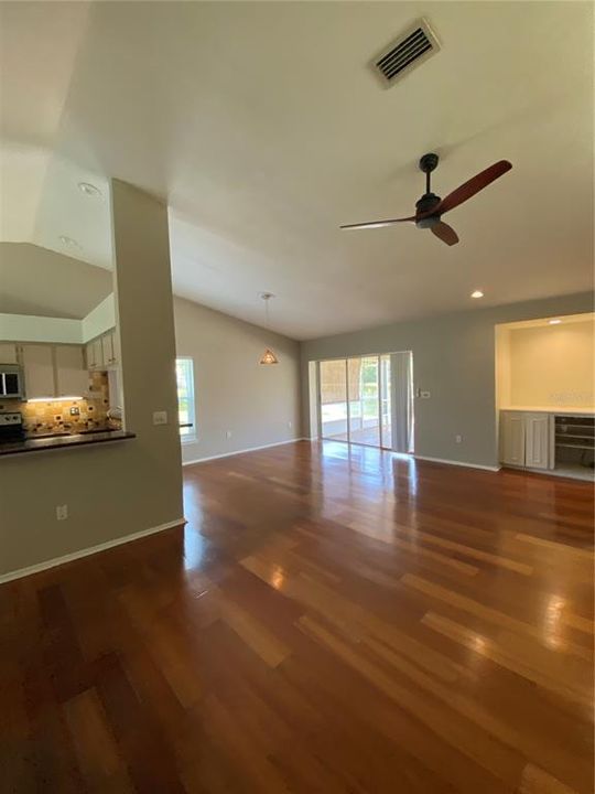 В аренду: $2,250 (3 спален, 2 ванн, 1372 Квадратных фут)