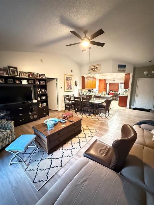 На продажу: $360,000 (3 спален, 2 ванн, 1167 Квадратных фут)