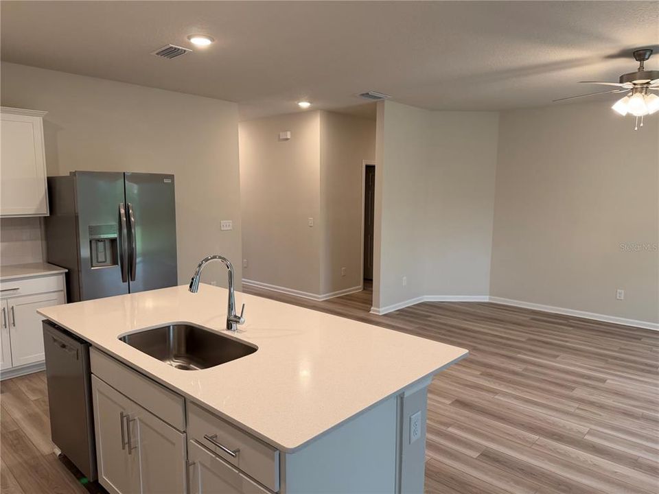 出租: $2,300 (3 贝兹, 2 浴室, 1587 平方英尺)