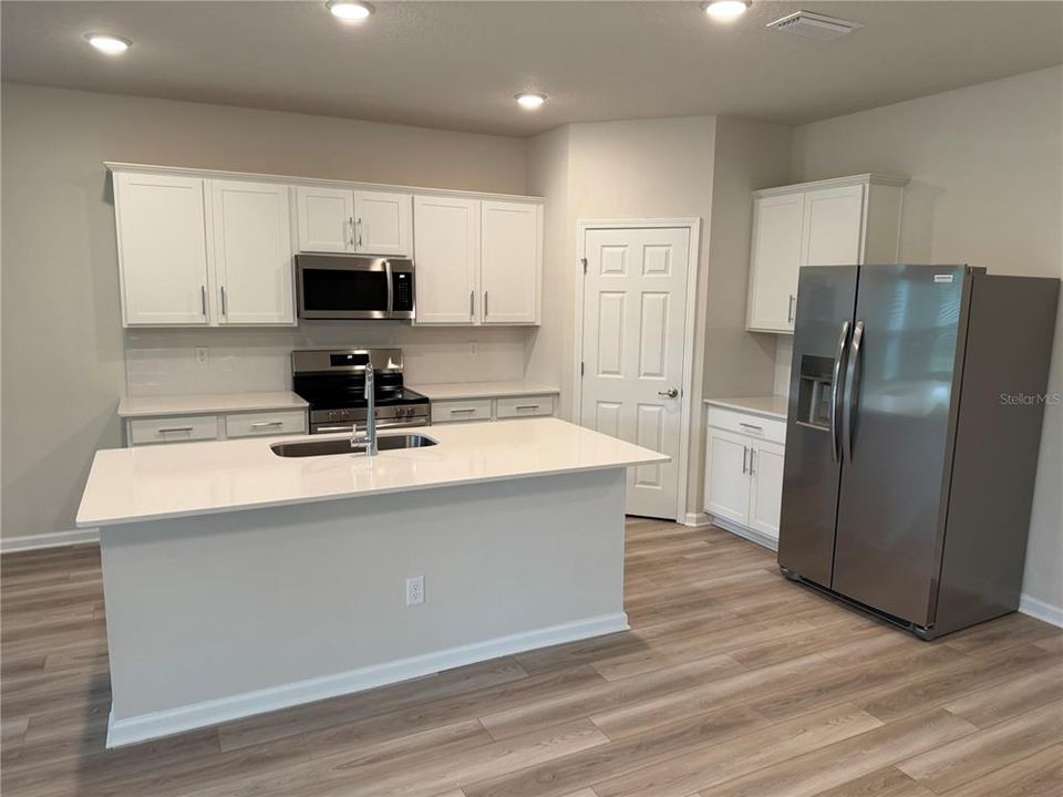 出租: $2,300 (3 贝兹, 2 浴室, 1587 平方英尺)