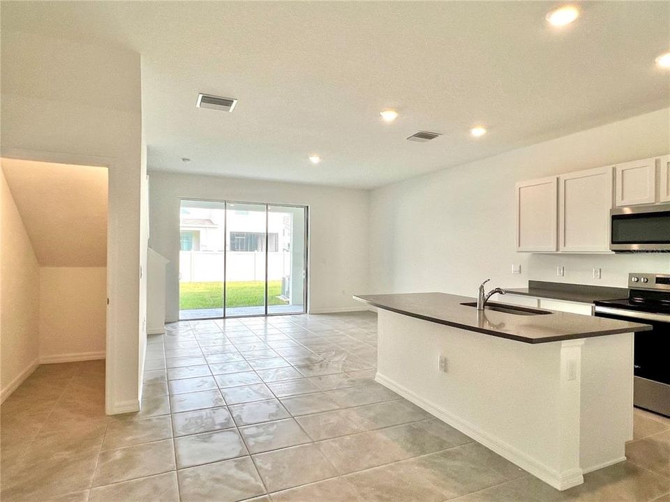 出租: $2,250 (3 贝兹, 2 浴室, 1673 平方英尺)