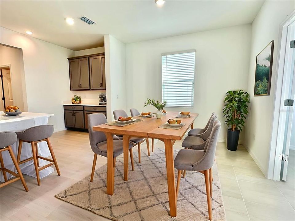 出租: $2,500 (4 贝兹, 2 浴室, 2536 平方英尺)