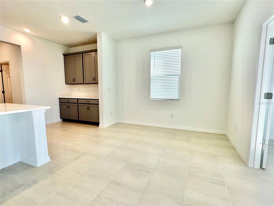 出租: $2,500 (4 贝兹, 2 浴室, 2536 平方英尺)