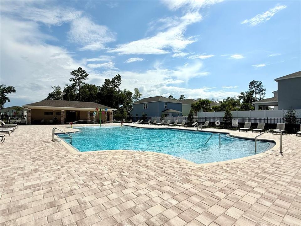 出租: $2,500 (4 贝兹, 2 浴室, 2536 平方英尺)