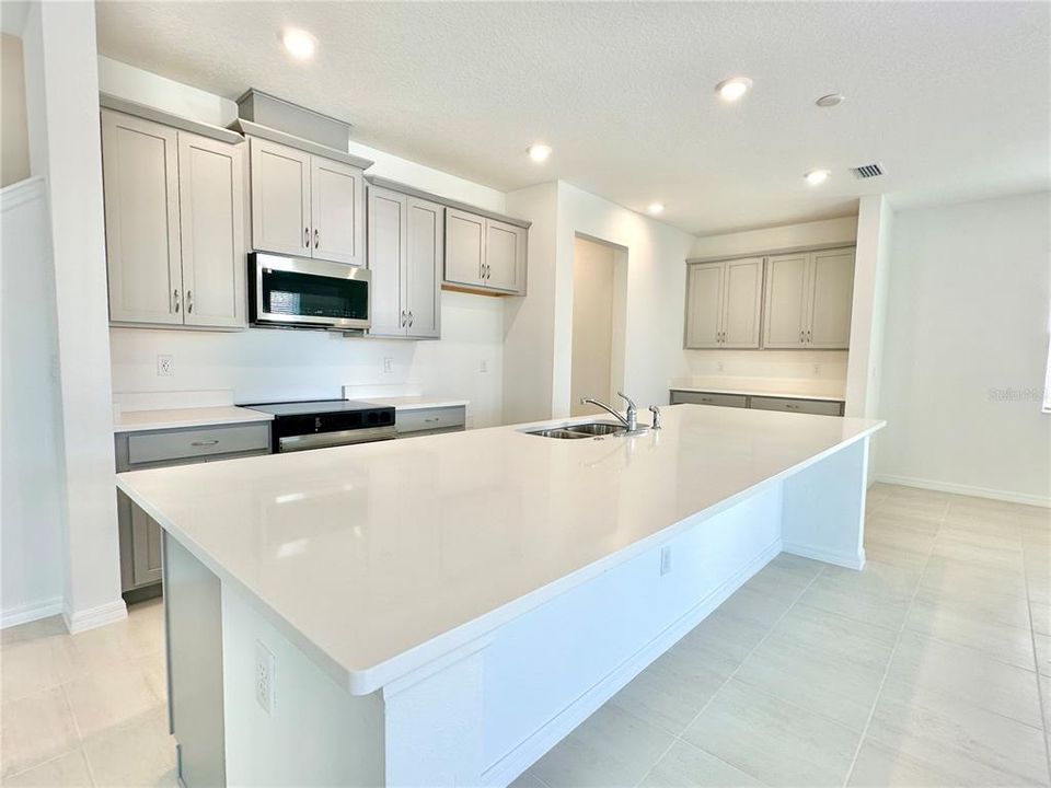 出租: $2,500 (4 贝兹, 2 浴室, 2536 平方英尺)