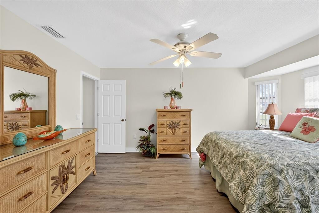 待售: $339,800 (3 贝兹, 2 浴室, 1516 平方英尺)