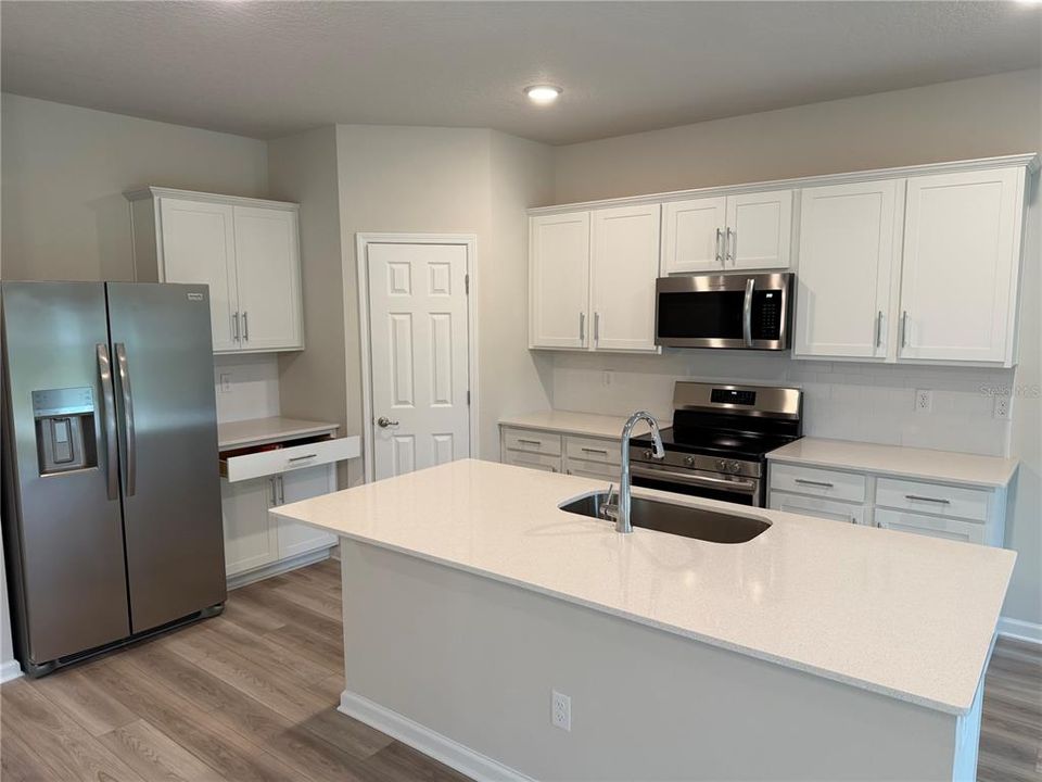 出租: $2,300 (3 贝兹, 2 浴室, 1588 平方英尺)