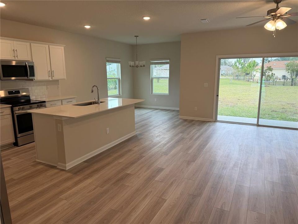 出租: $2,300 (3 贝兹, 2 浴室, 1588 平方英尺)