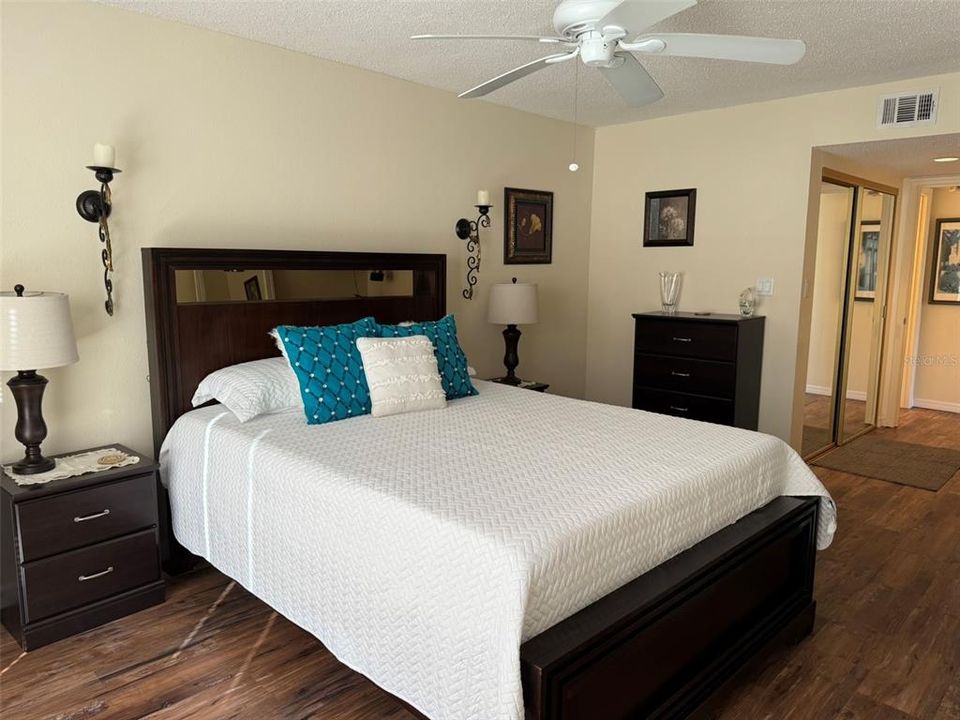 出租: $1,700 (1 贝兹, 1 浴室, 1076 平方英尺)