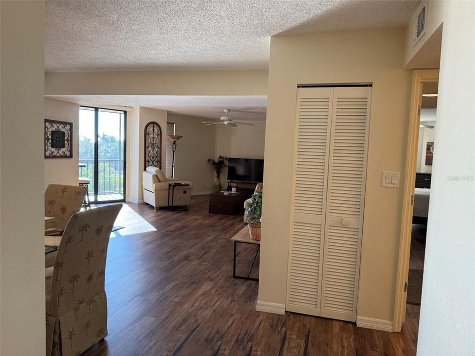 出租: $1,700 (1 贝兹, 1 浴室, 1076 平方英尺)