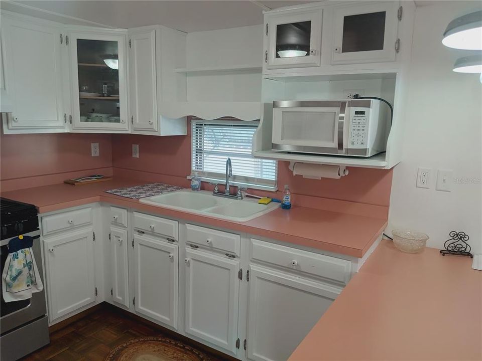 Под контрактом: $157,000 (2 спален, 2 ванн, 984 Квадратных фут)