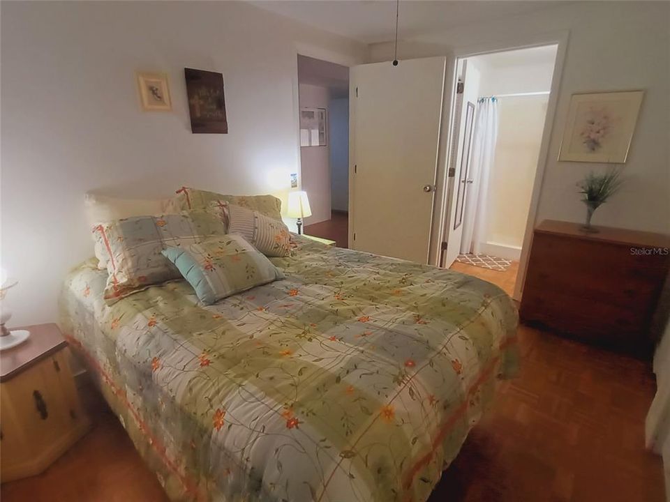 Под контрактом: $157,000 (2 спален, 2 ванн, 984 Квадратных фут)