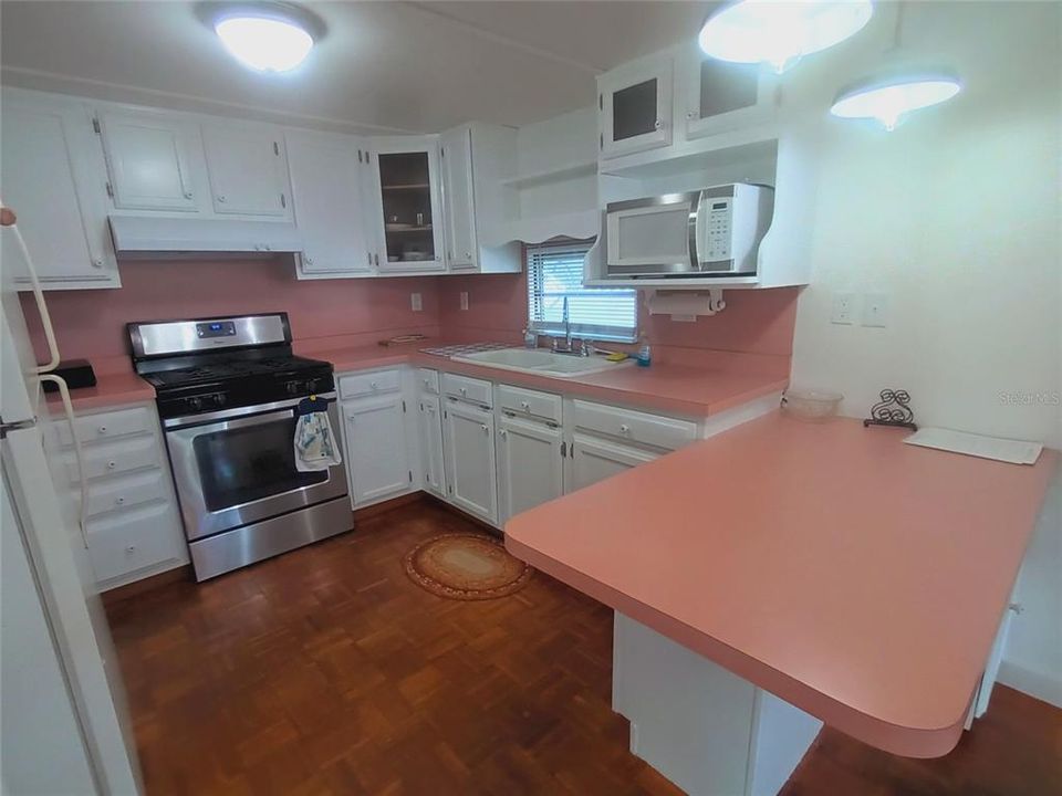 Под контрактом: $157,000 (2 спален, 2 ванн, 984 Квадратных фут)