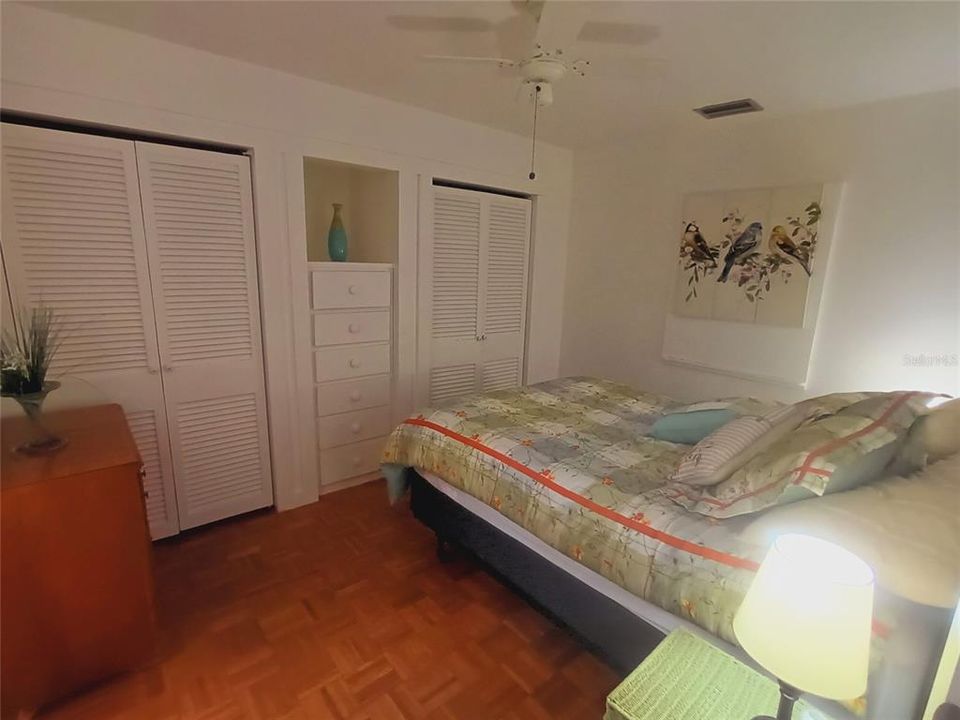 Под контрактом: $157,000 (2 спален, 2 ванн, 984 Квадратных фут)