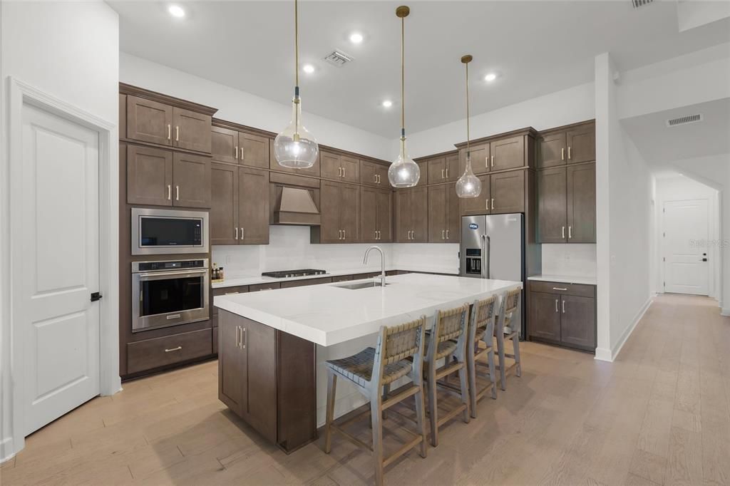 На продажу: $1,295,000 (4 спален, 4 ванн, 3898 Квадратных фут)