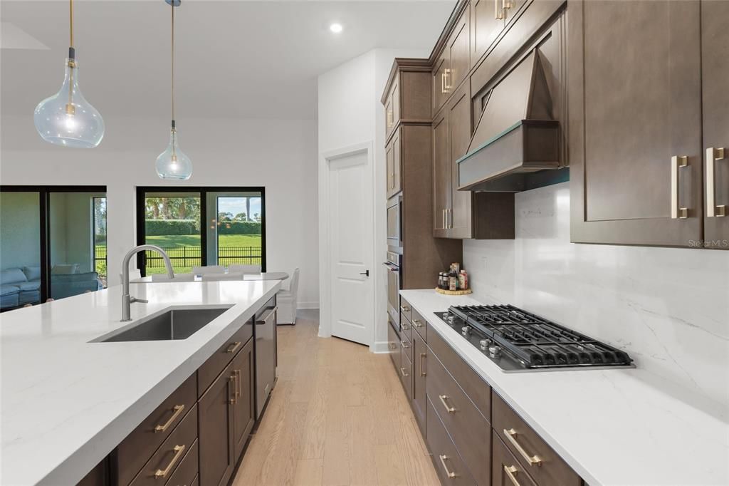 На продажу: $1,295,000 (4 спален, 4 ванн, 3898 Квадратных фут)