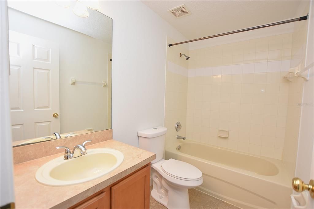 出租: $1,660 (3 贝兹, 2 浴室, 1302 平方英尺)