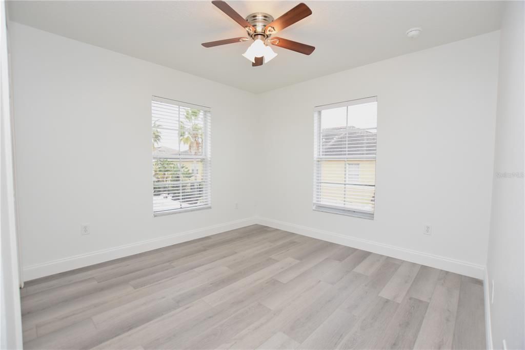 出租: $1,660 (3 贝兹, 2 浴室, 1302 平方英尺)