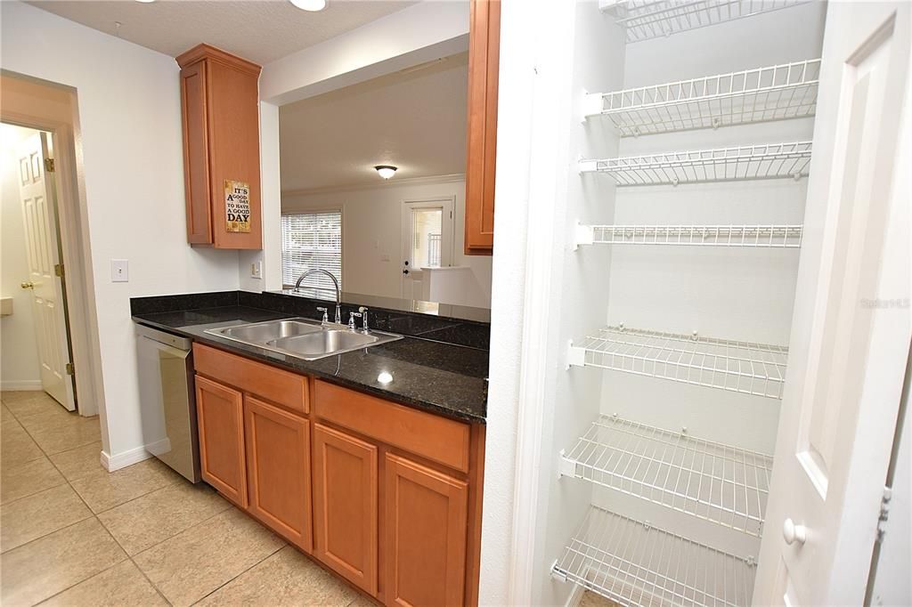 出租: $1,660 (3 贝兹, 2 浴室, 1302 平方英尺)