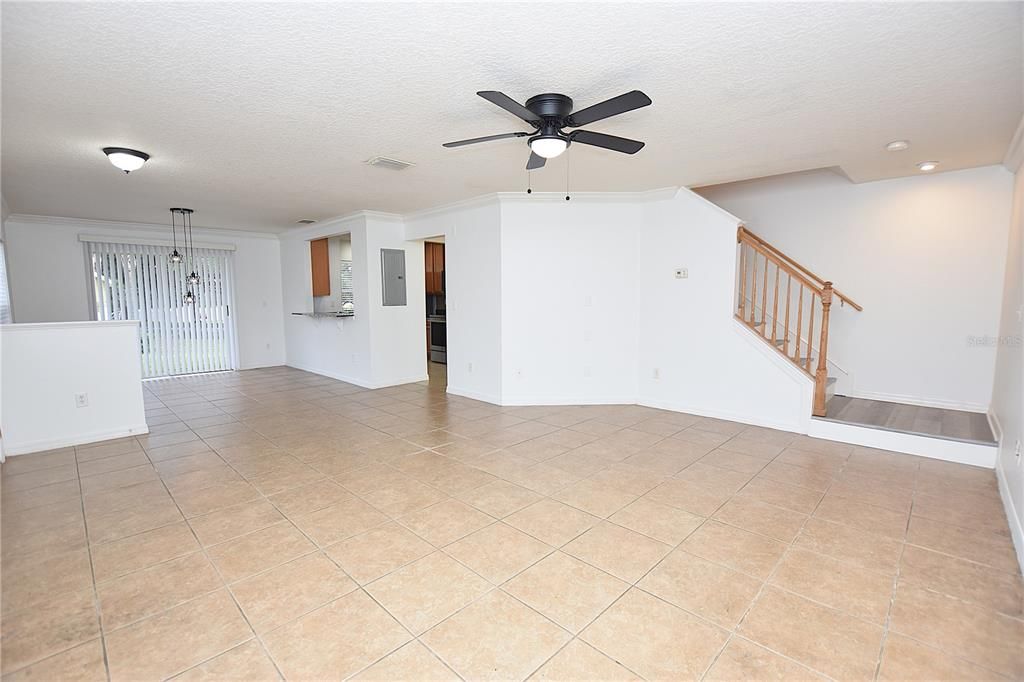 出租: $1,660 (3 贝兹, 2 浴室, 1302 平方英尺)