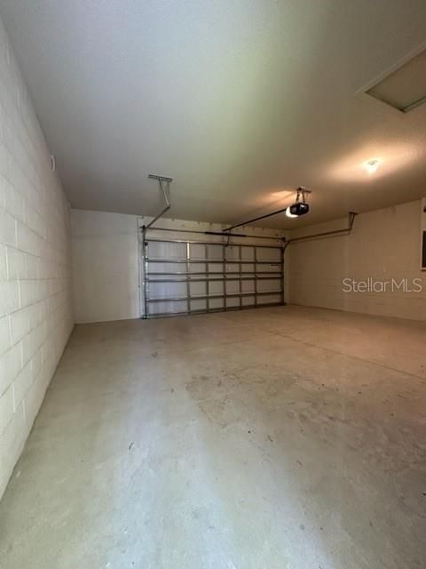 En Renta: $2,600 (4 camas, 3 baños, 2023 Pies cuadrados)