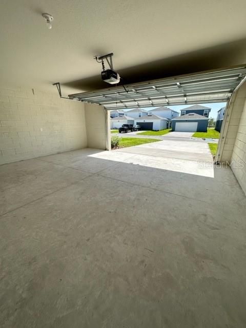 En Renta: $2,600 (4 camas, 3 baños, 2023 Pies cuadrados)