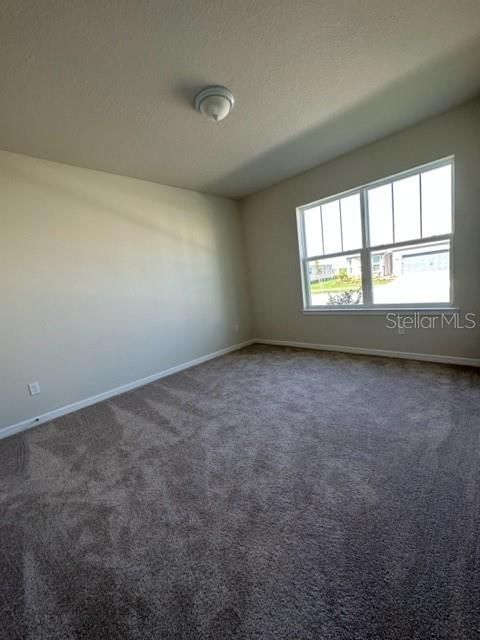 En Renta: $2,600 (4 camas, 3 baños, 2023 Pies cuadrados)