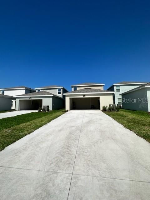 En Renta: $2,600 (4 camas, 3 baños, 2023 Pies cuadrados)