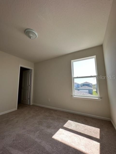 En Renta: $2,600 (4 camas, 3 baños, 2023 Pies cuadrados)