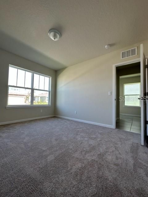 En Renta: $2,600 (4 camas, 3 baños, 2023 Pies cuadrados)