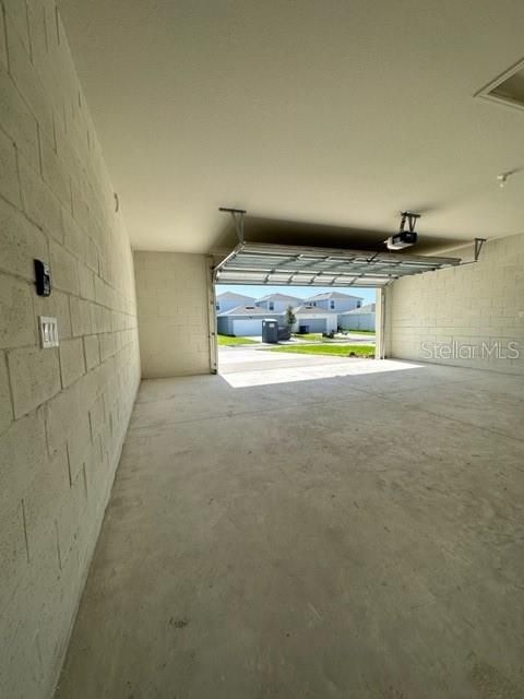 En Renta: $2,600 (4 camas, 3 baños, 2023 Pies cuadrados)