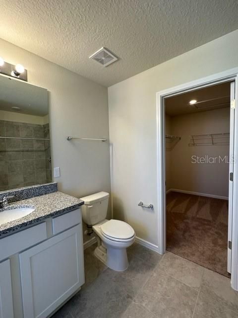 En Renta: $2,600 (4 camas, 3 baños, 2023 Pies cuadrados)