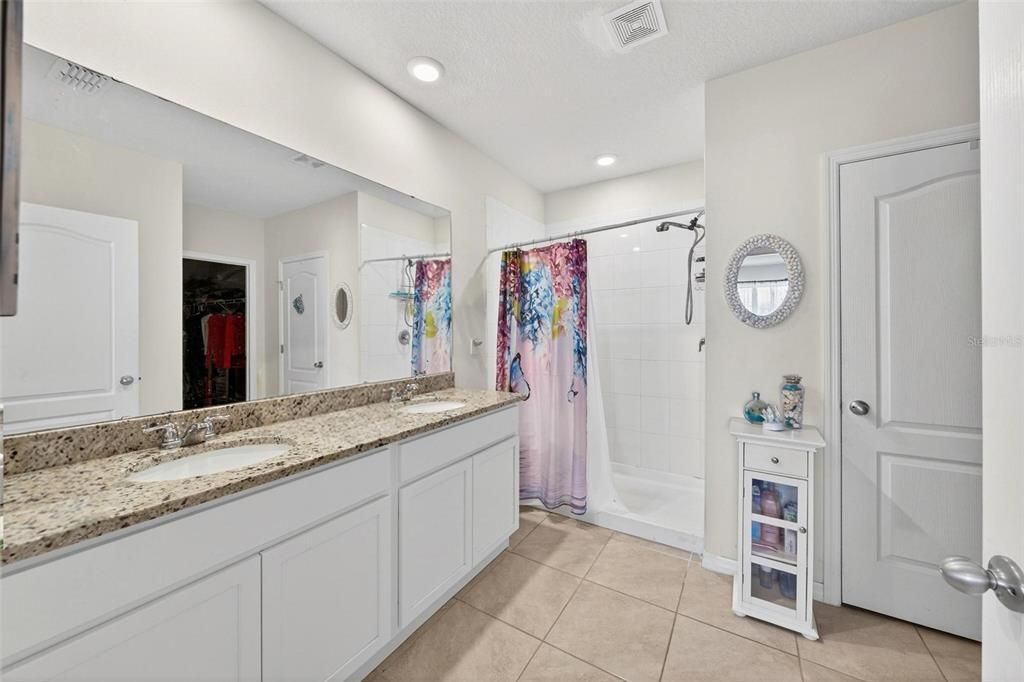 待售: $344,000 (4 贝兹, 2 浴室, 1867 平方英尺)