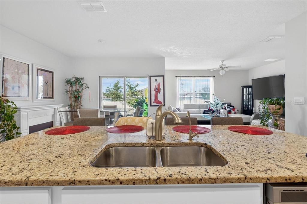 待售: $344,000 (4 贝兹, 2 浴室, 1867 平方英尺)