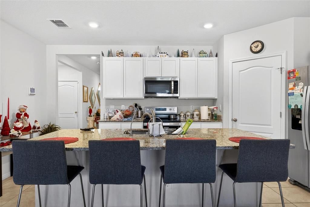 待售: $344,000 (4 贝兹, 2 浴室, 1867 平方英尺)