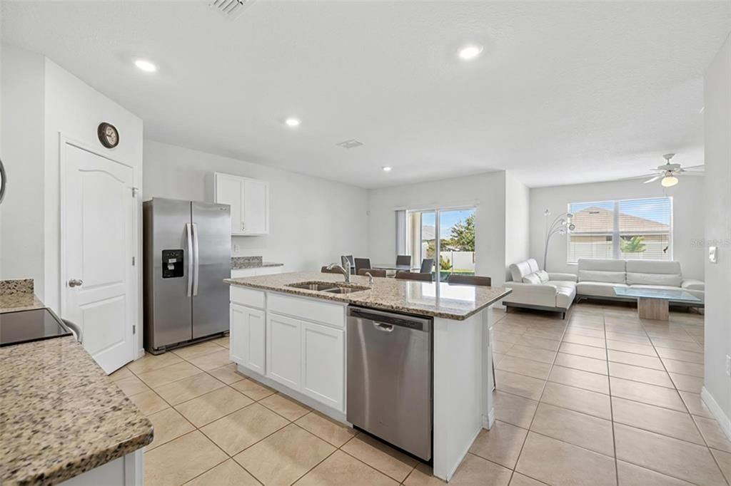 待售: $344,000 (4 贝兹, 2 浴室, 1867 平方英尺)