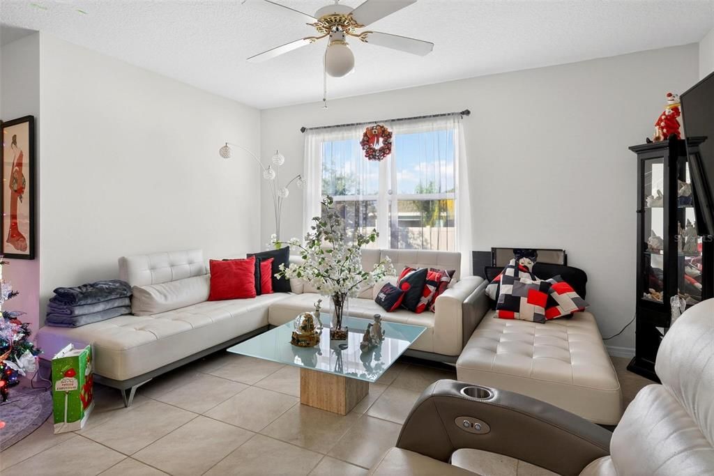 待售: $344,000 (4 贝兹, 2 浴室, 1867 平方英尺)