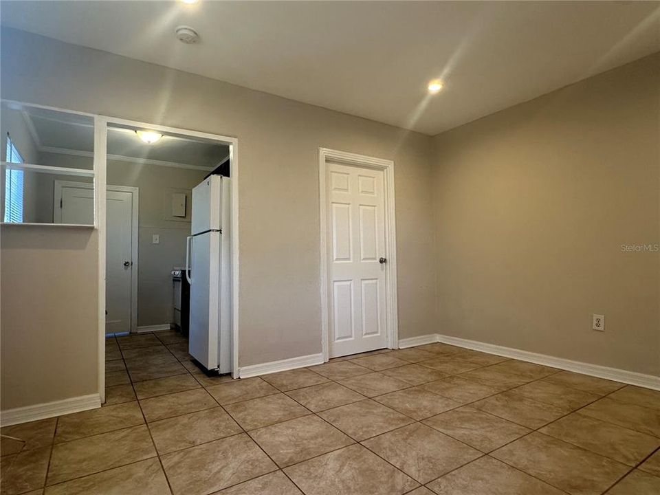 出租: $950 (1 贝兹, 1 浴室, 500 平方英尺)