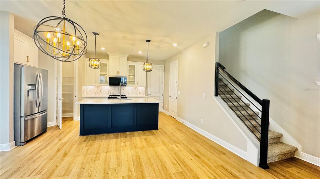 Под контрактом: $3,050 (3 спален, 2 ванн, 1788 Квадратных фут)