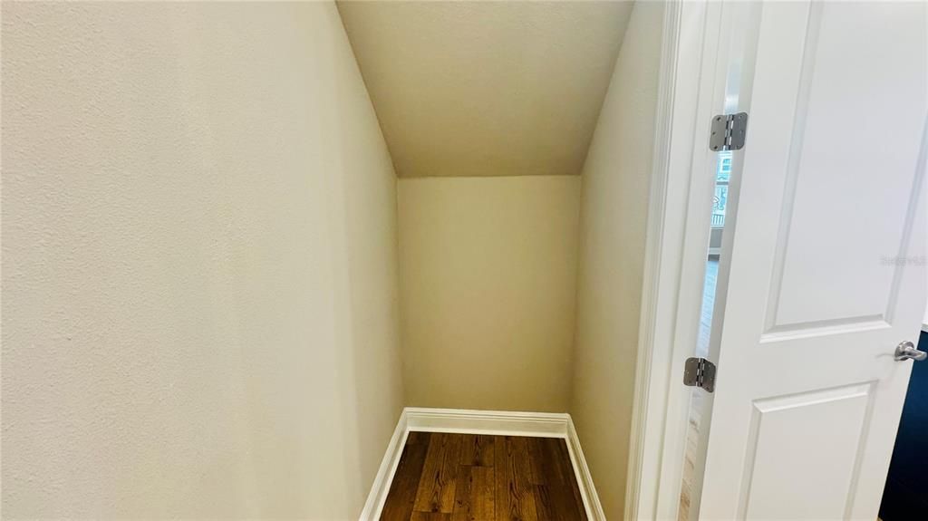 Под контрактом: $3,050 (3 спален, 2 ванн, 1788 Квадратных фут)